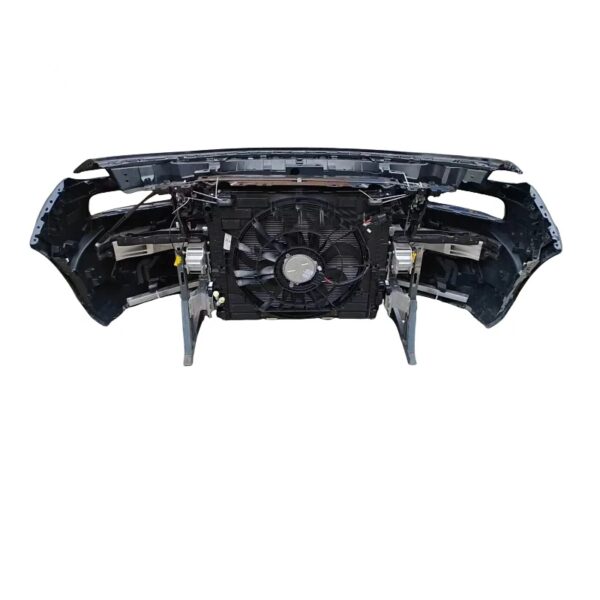 Suitable for the latest For BMW 7 Series G70 front bumper radiator plastic body kit car parts old and new condition - Image 5