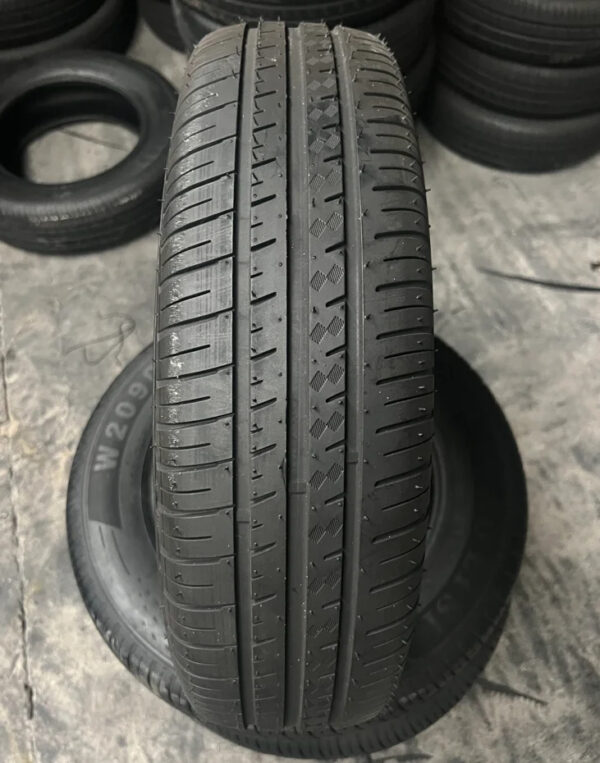 Factory Wholesale Good Handling Performance 135 70 12 205 40 17 Car tyre - Image 6